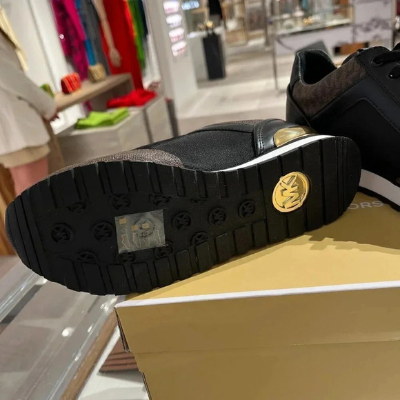 MICHAEL KORS Maddy Logo Trainer [size 6.5 vs size 7] - Picture 5 of 11